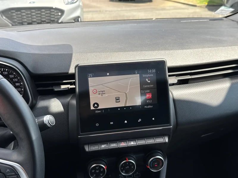 Photo de la voiture RENAULT CLIO V Blue dCi 85 Zen