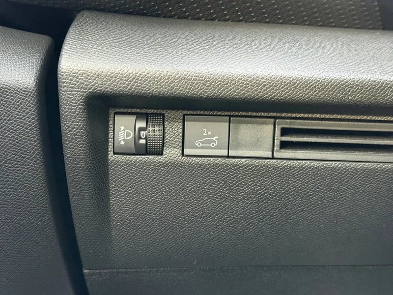 Photo de la voiture CITROEN C4 X Hybride 136 e-DCS6 Max