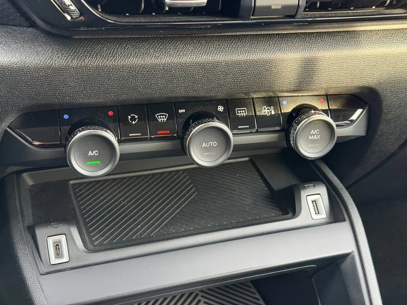 Photo de la voiture CITROEN C4 X Hybride 136 e-DCS6 Max