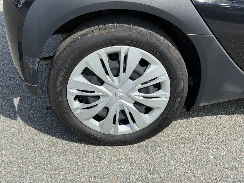Photo de la voiture TOYOTA AYGO X 1.0 VVT-i 72 S-CVT Dynamic