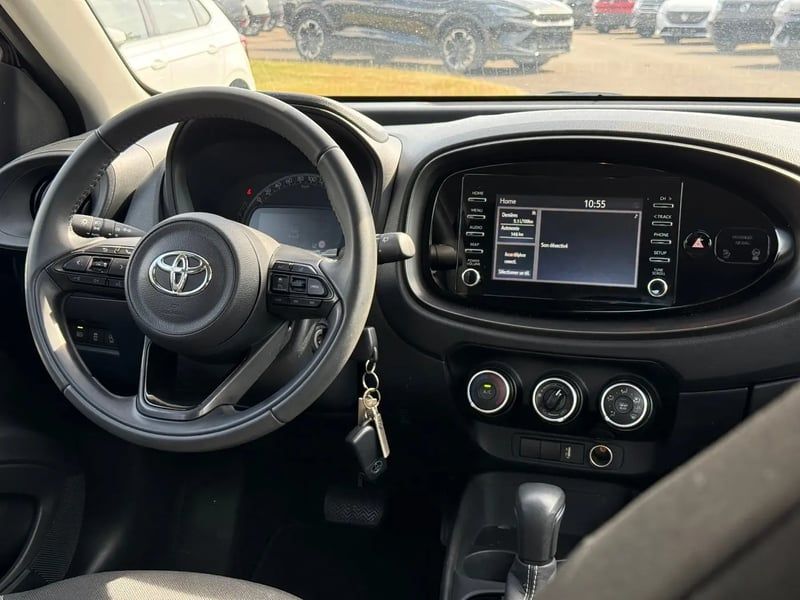 Photo de la voiture TOYOTA AYGO X 1.0 VVT-i 72 S-CVT Dynamic