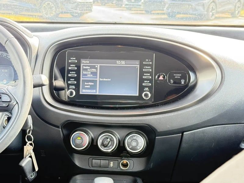 Photo de la voiture TOYOTA AYGO X 1.0 VVT-i 72 S-CVT Dynamic