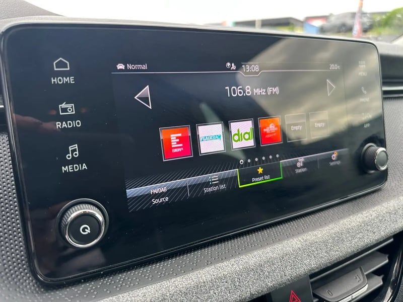 Photo de la voiture SKODA SCALA 1.0 TSI Evo 2 116 ch DSG7 Selection