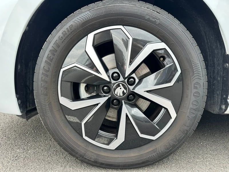 Photo de la voiture SKODA SCALA 1.0 TSI Evo 2 116 ch DSG7 Selection