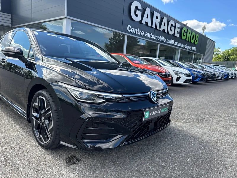 Photo de la voiture VOLKSWAGEN GOLF 1.5 eTSI EVO2 150 DSG7 R-Line Edition