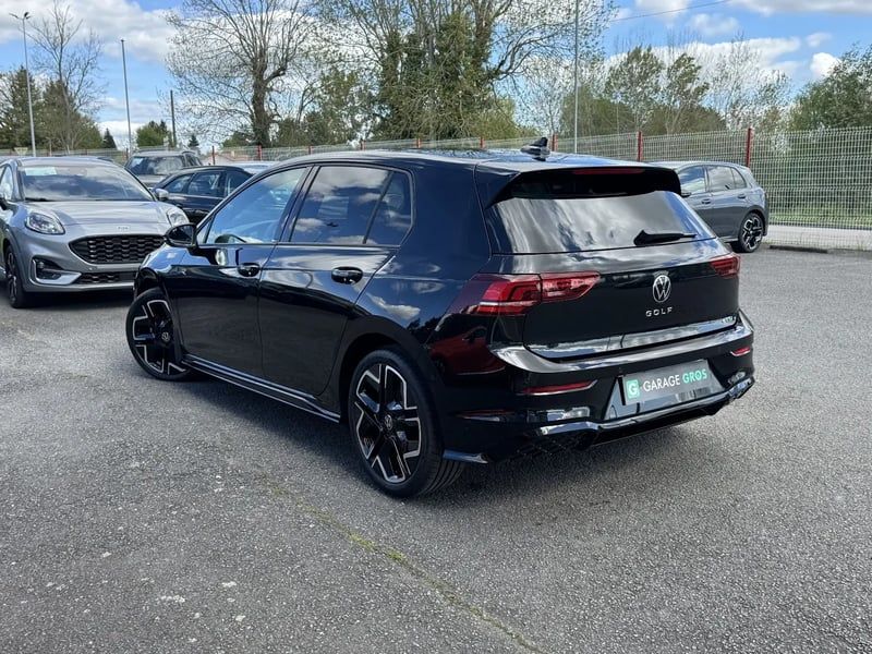 Photo de la voiture VOLKSWAGEN GOLF 1.5 eTSI EVO2 150 DSG7 R-Line Edition