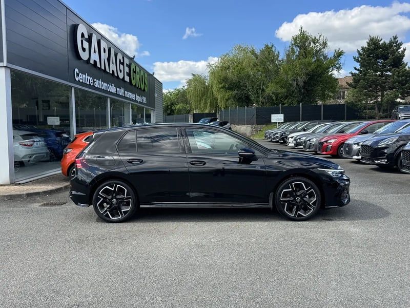 Photo de la voiture VOLKSWAGEN GOLF 1.5 eTSI EVO2 150 DSG7 R-Line Edition