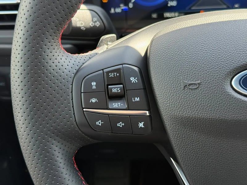 Photo de la voiture FORD KUGA 2.0 TDCi 120 S&S 4x2 Powershift ST-Line