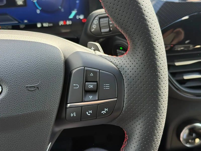 Photo de la voiture FORD KUGA 2.0 TDCi 120 S&S 4x2 Powershift ST-Line