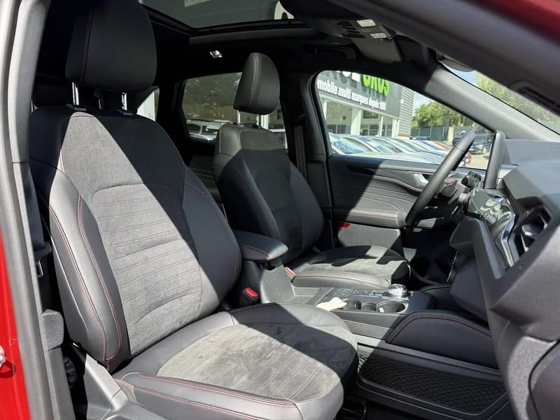 Photo de la voiture FORD KUGA 2.0 TDCi 120 S&S 4x2 Powershift ST-Line