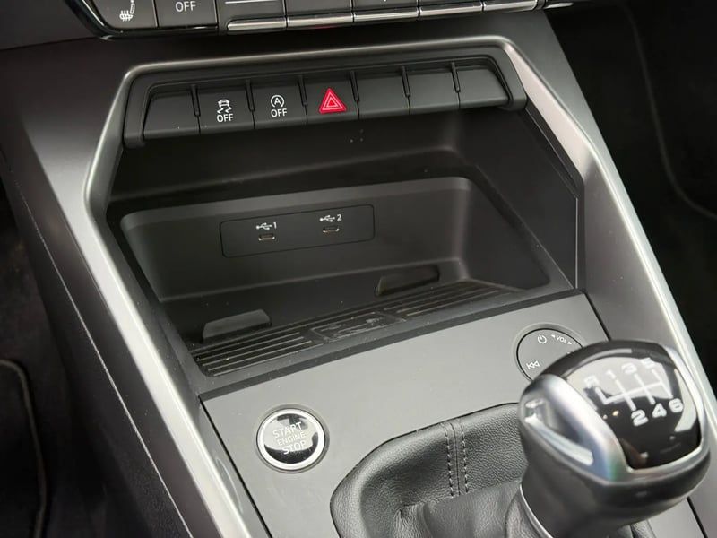 Photo de la voiture AUDI A3 BERLINE 30 TFSI 110