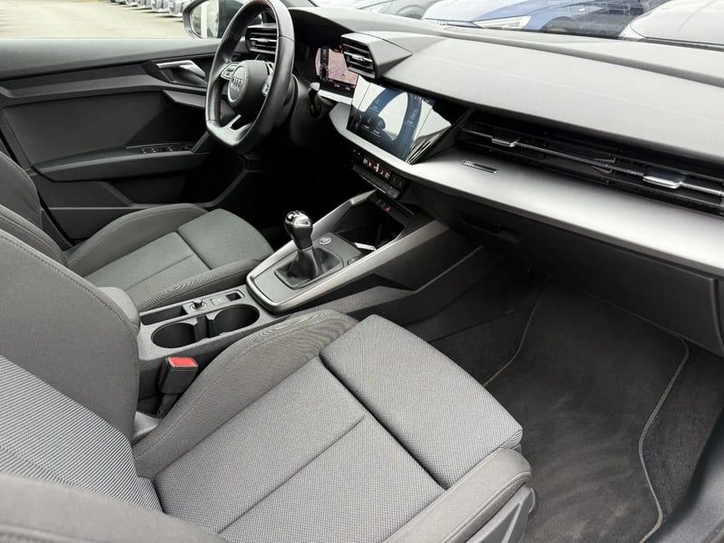 Photo de la voiture AUDI A3 BERLINE 30 TFSI 110