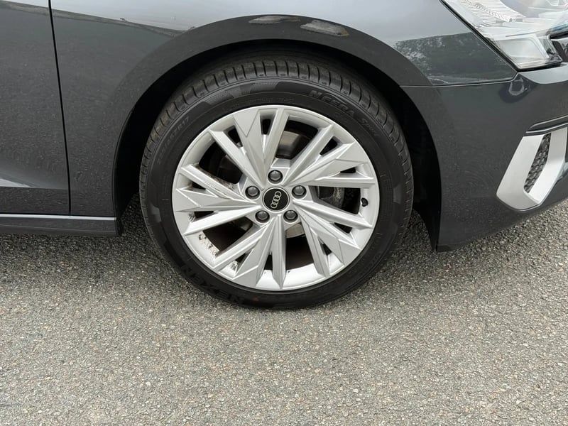Photo de la voiture AUDI A3 BERLINE 30 TFSI 110