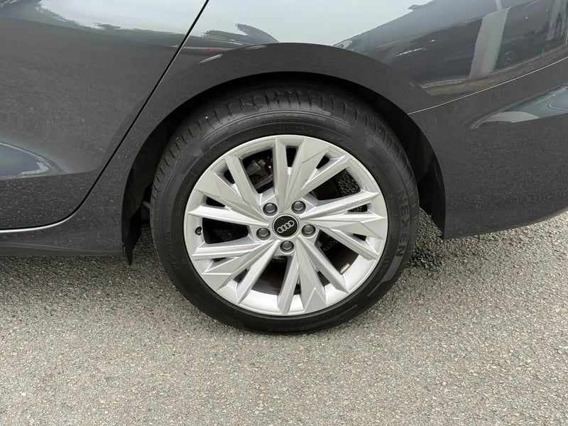 Photo de la voiture AUDI A3 BERLINE 30 TFSI 110