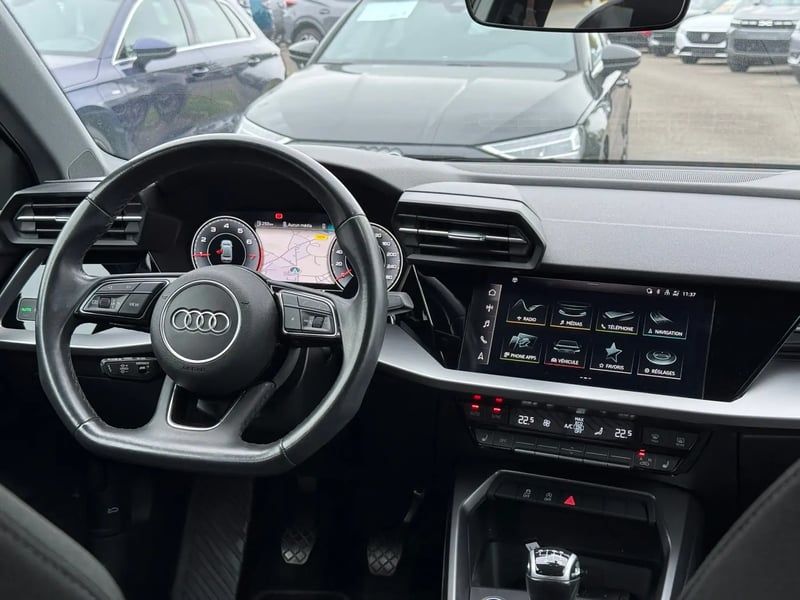 Photo de la voiture AUDI A3 BERLINE 30 TFSI 110