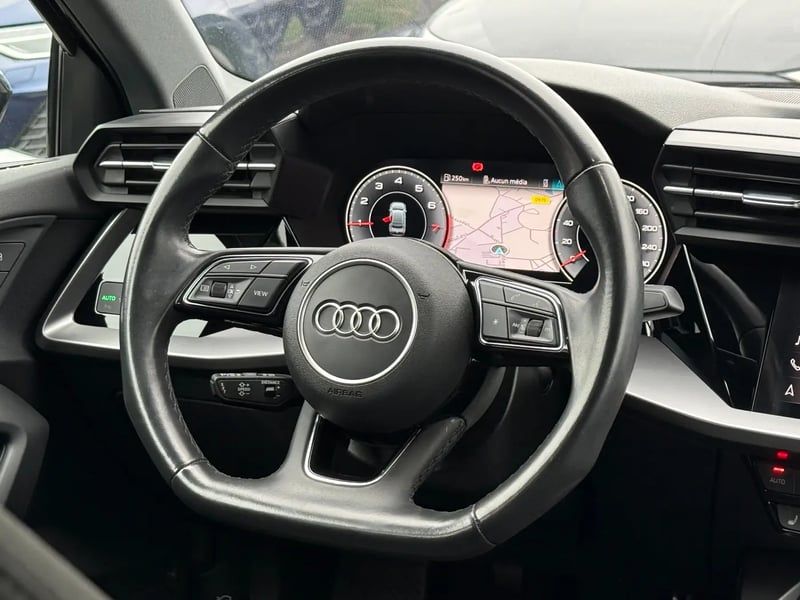 Photo de la voiture AUDI A3 BERLINE 30 TFSI 110
