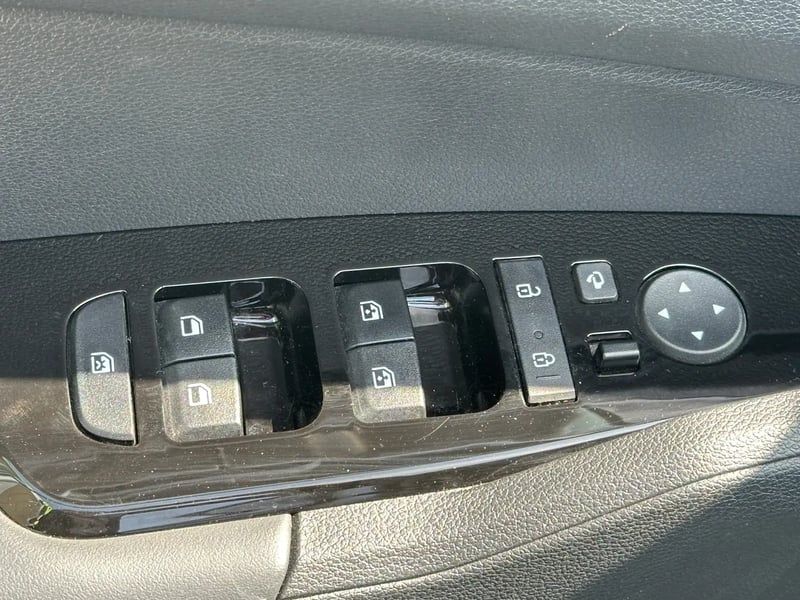 Photo de la voiture KIA SPORTAGE 1.6 T-GDi 150ch MHEV DCT7 4x2 Design