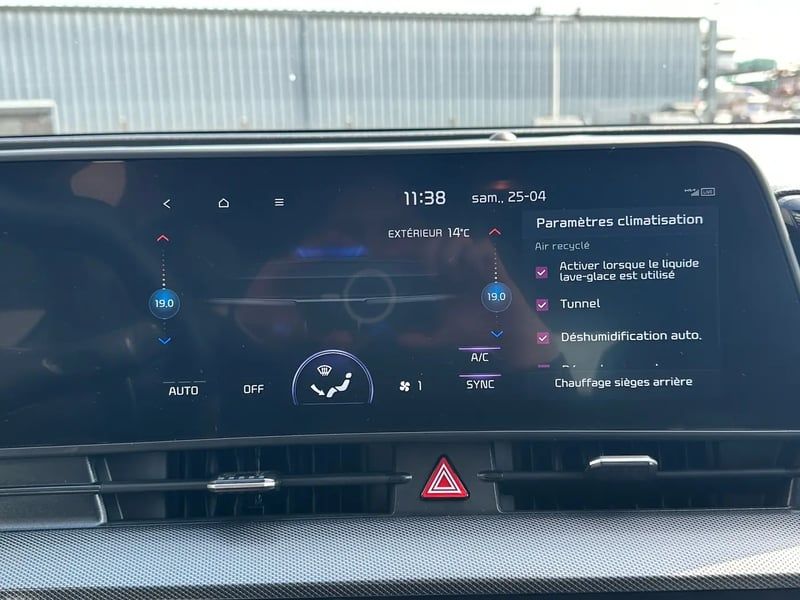 Photo de la voiture KIA SPORTAGE 1.6 T-GDi 150ch MHEV DCT7 4x2 Design