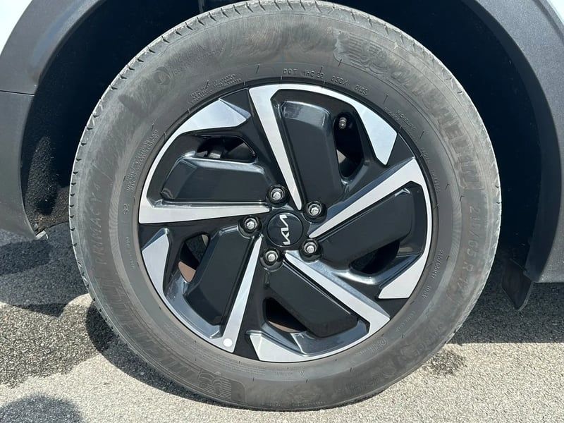 Photo de la voiture KIA SPORTAGE 1.6 T-GDi 150ch MHEV DCT7 4x2 Design