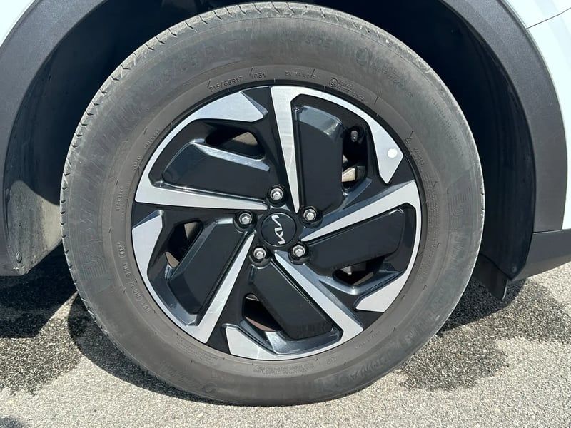 Photo de la voiture KIA SPORTAGE 1.6 T-GDi 150ch MHEV DCT7 4x2 Design