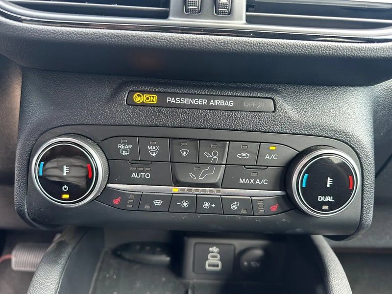 Photo de la voiture FORD KUGA 2.0 TDCi 120 S&S 4x2 Powershift ST-Line
