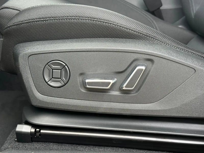 Photo de la voiture AUDI Q3 DIESEL TDI 150 ch S tronic 7 S line