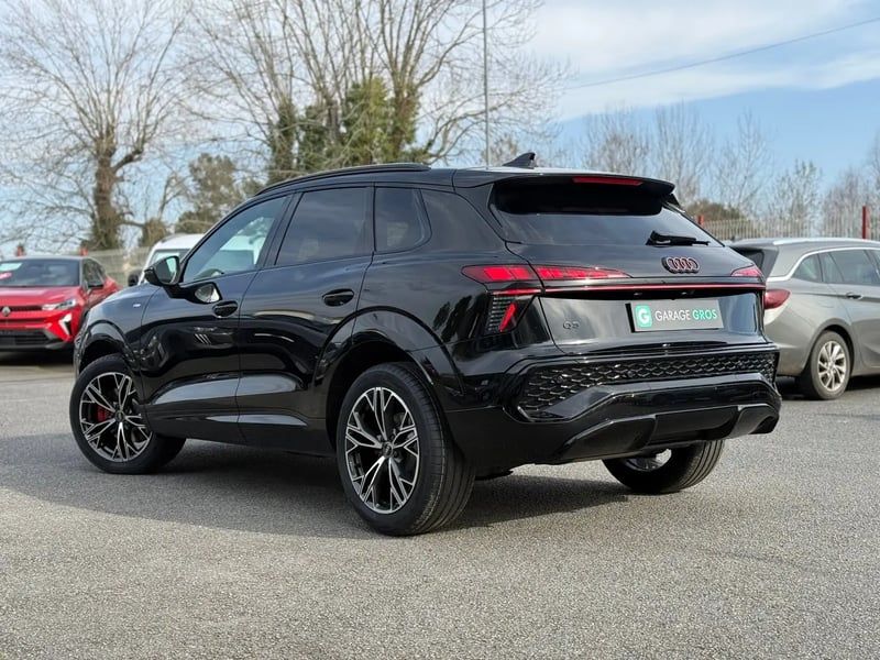 Photo de la voiture AUDI Q3 DIESEL TDI 150 ch S tronic 7 S line