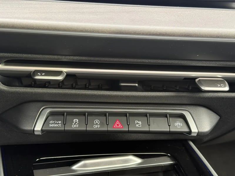 Photo de la voiture AUDI Q3 DIESEL TDI 150 ch S tronic 7 S line