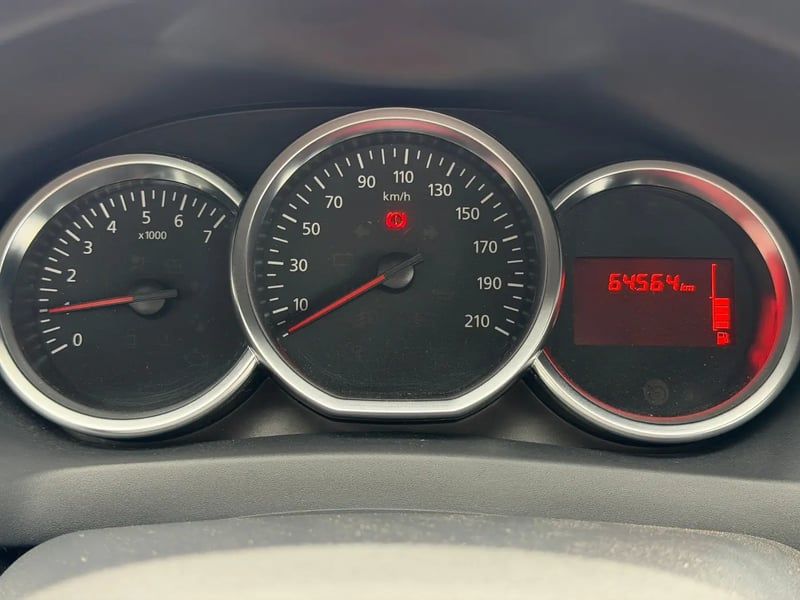 Photo de la voiture DACIA SANDERO TCe 90 Laureate