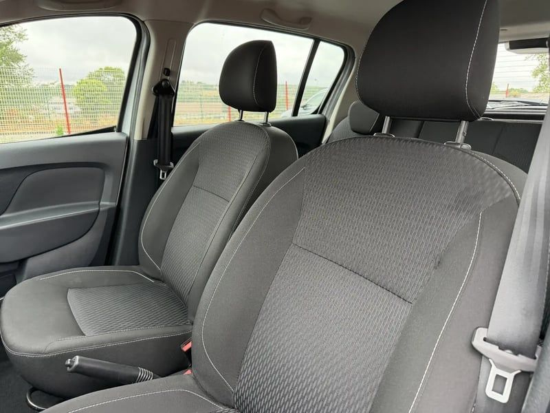 Photo de la voiture DACIA SANDERO TCe 90 Laureate