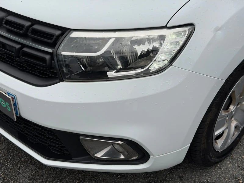 Photo de la voiture DACIA SANDERO TCe 90 Laureate