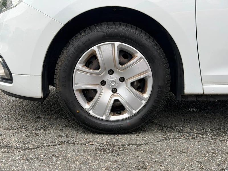 Photo de la voiture DACIA SANDERO TCe 90 Laureate