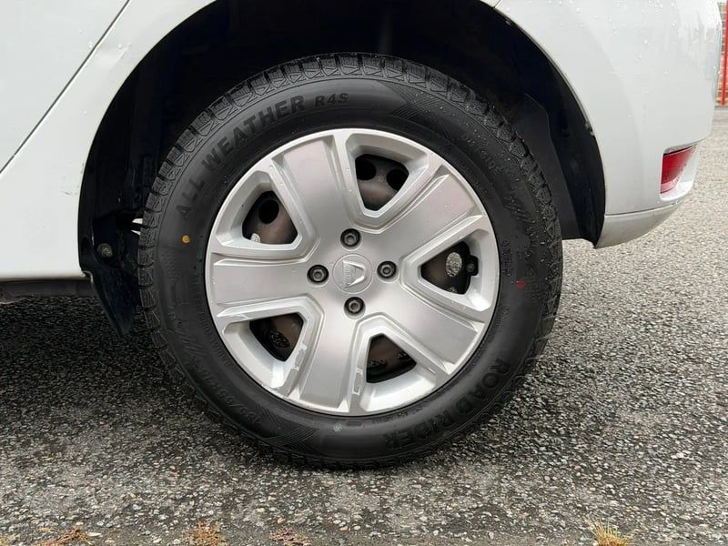 Photo de la voiture DACIA SANDERO TCe 90 Laureate