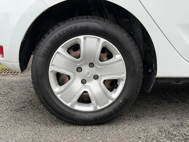 Photo de la voiture DACIA SANDERO TCe 90 Laureate