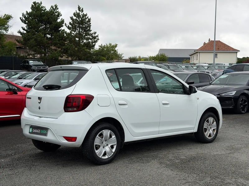 Photo de la voiture DACIA SANDERO TCe 90 Laureate
