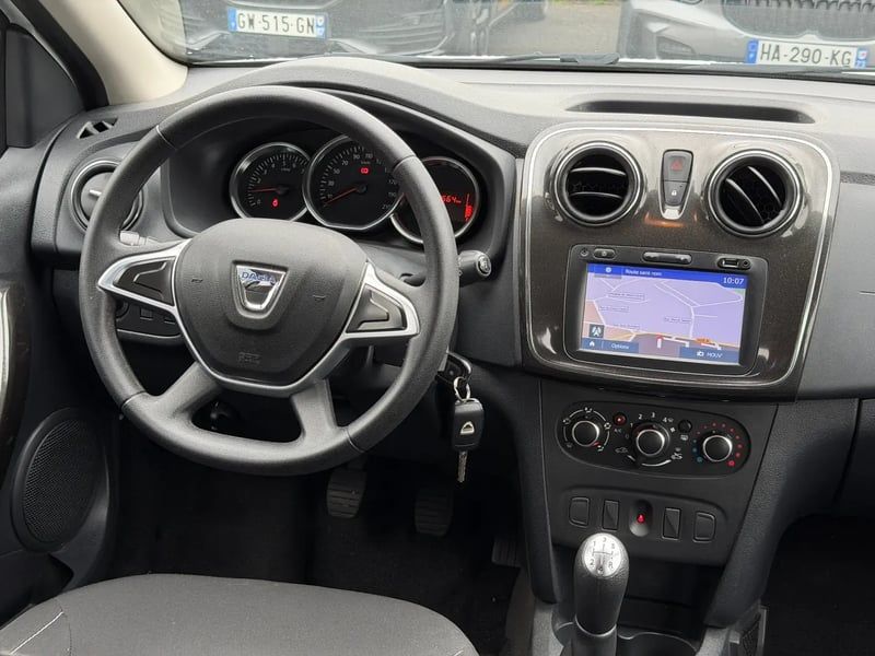 Photo de la voiture DACIA SANDERO TCe 90 Laureate