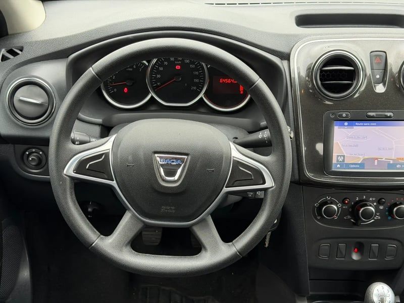 Photo de la voiture DACIA SANDERO TCe 90 Laureate