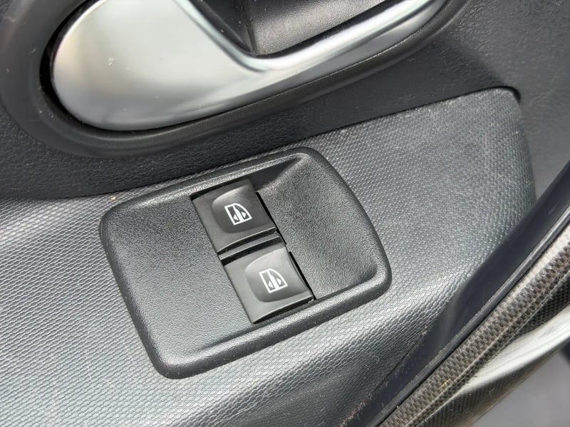 Photo de la voiture DACIA SANDERO TCe 90 Laureate
