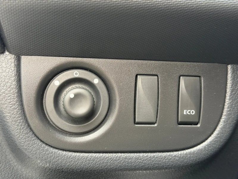 Photo de la voiture DACIA SANDERO TCe 90 Laureate