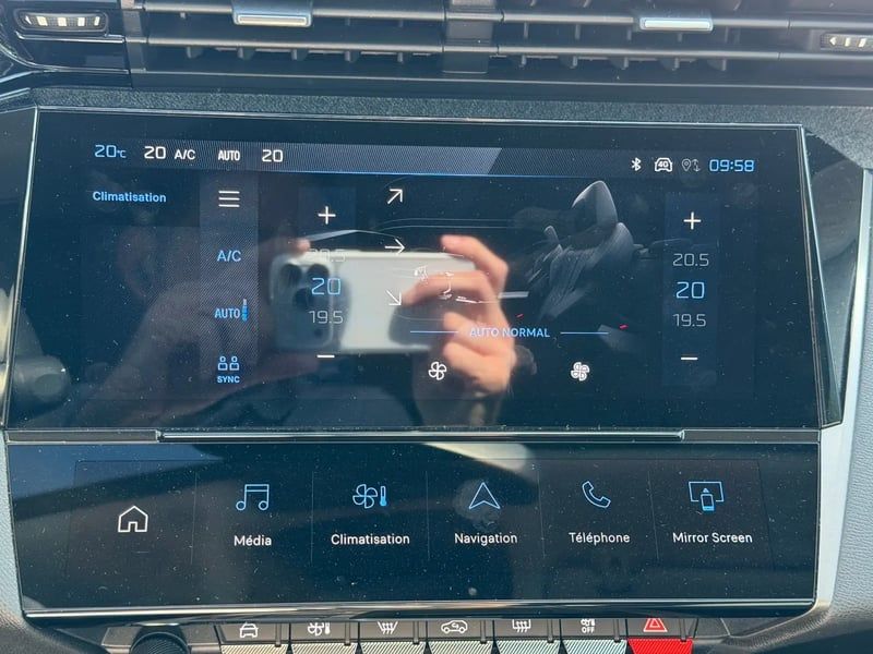 Photo de la voiture PEUGEOT 308 Hybrid 145 e-DCS6 Allure