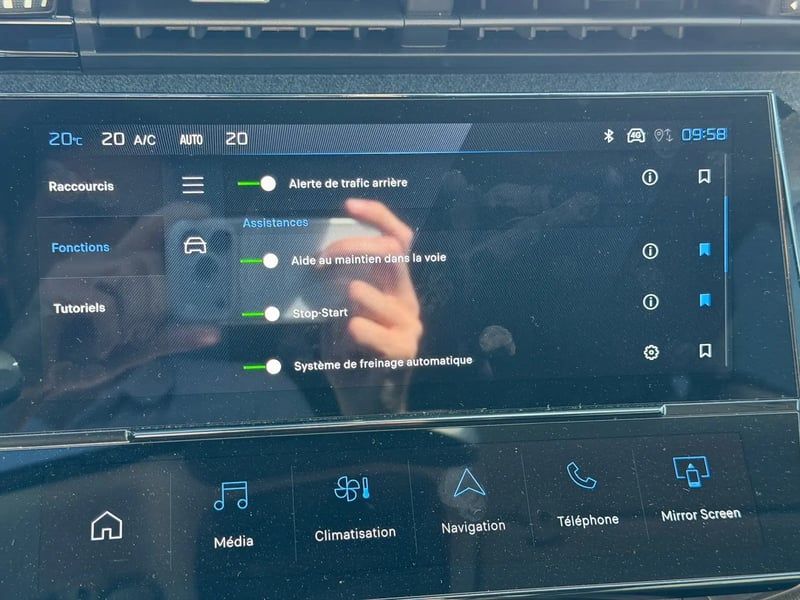 Photo de la voiture PEUGEOT 308 Hybrid 145 e-DCS6 Allure