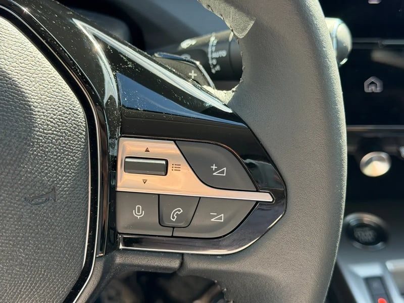 Photo de la voiture PEUGEOT 308 Hybrid 145 e-DCS6 Allure