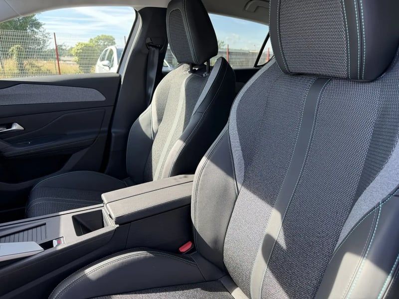 Photo de la voiture PEUGEOT 308 Hybrid 145 e-DCS6 Allure