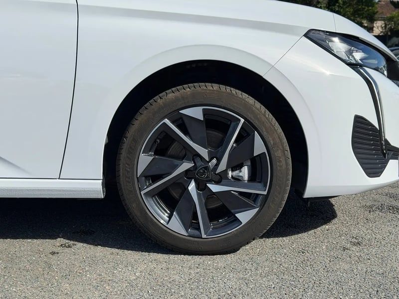Photo de la voiture PEUGEOT 308 Hybrid 145 e-DCS6 Allure