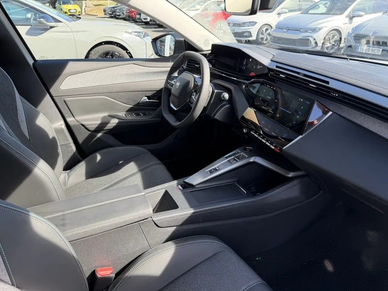 Photo de la voiture PEUGEOT 308 Hybrid 145 e-DCS6 Allure
