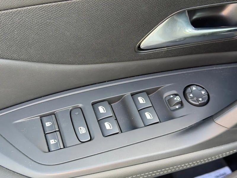 Photo de la voiture PEUGEOT 308 Hybrid 145 e-DCS6 Allure
