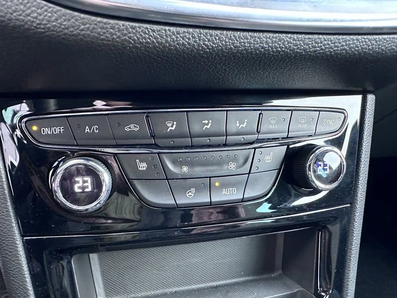 Photo de la voiture OPEL ASTRA 1.2 Turbo 145 ch BVM6 Elegance GPS- 5P