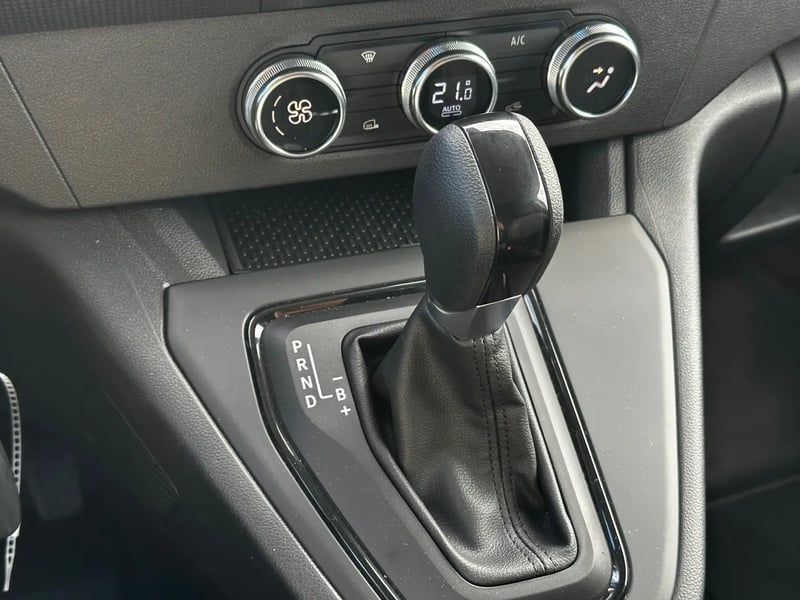 Photo de la voiture NISSAN TOWNSTAR FOURGON ELECTRIQUE EV FOURGON L1 45KWH CHARGEUR 22KW GSR2B ACENTA