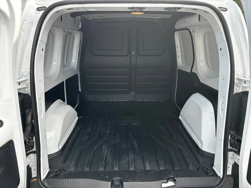 Photo de la voiture NISSAN TOWNSTAR FOURGON ELECTRIQUE EV FOURGON L1 45KWH CHARGEUR 22KW GSR2B ACENTA