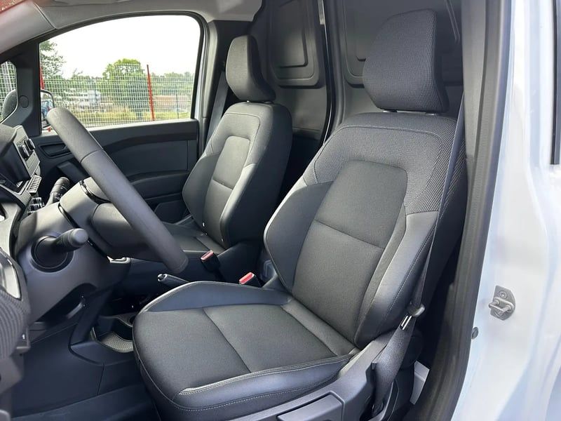 Photo de la voiture NISSAN TOWNSTAR FOURGON ELECTRIQUE EV FOURGON L1 45KWH CHARGEUR 22KW GSR2B ACENTA